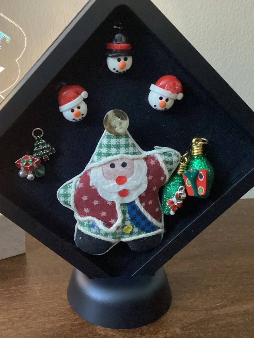 Christmas jewelry art Santa snowmen ornaments tree reindeer red green pink gold